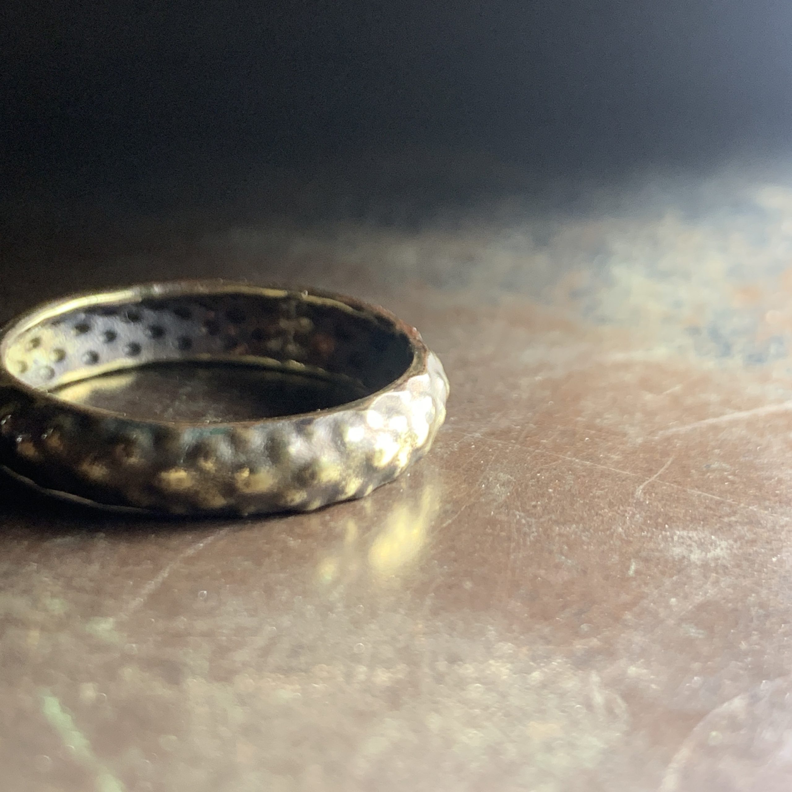 ビジネス視点から見る時の風合いを感じるアンティーク風オーダーメイドリング