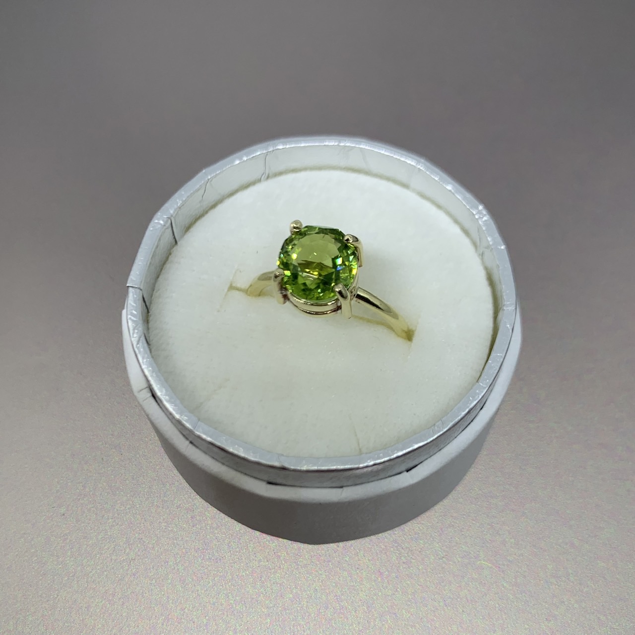 ペリドットを使ったオーダーメイドの指輪紹介